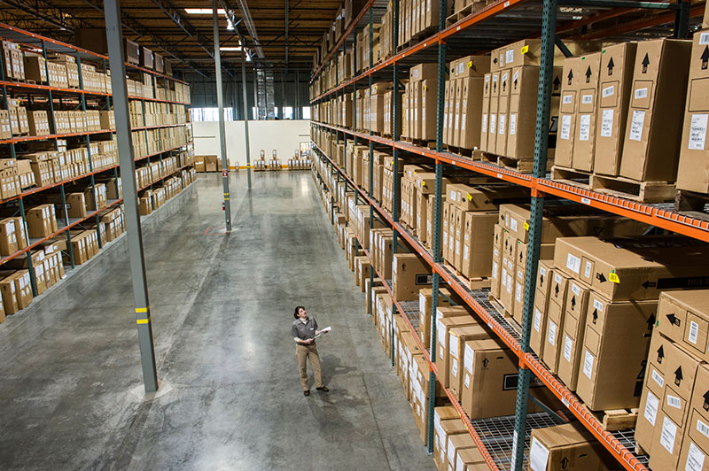 Dropshipping vs. Warehouse Storage: Choosing the Right Inventory Strategy for Your E-Commerce Business